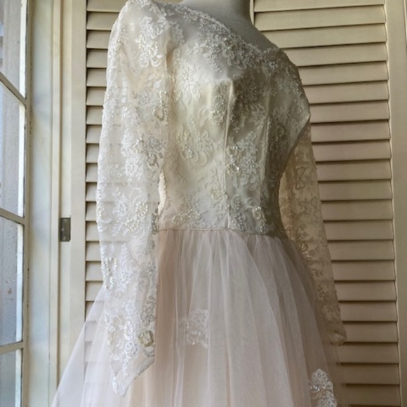 1950's "Arden of Campus Bridal" Wedding Gown - Picture 3 of 16